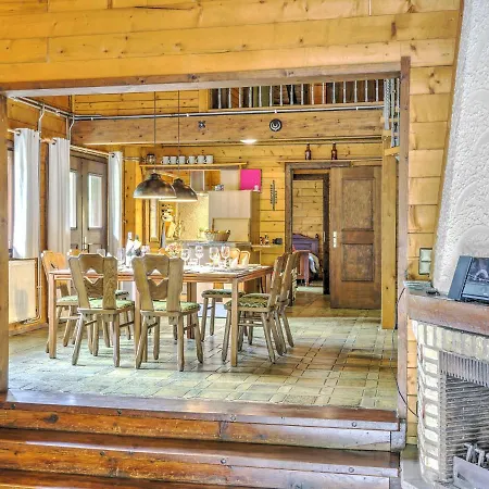 Шале Cozy Chalet In With Forest Nearby